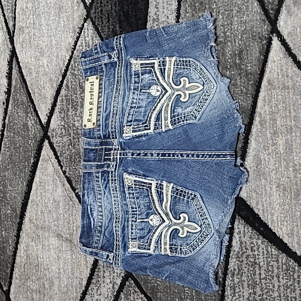 ROCK REVIVAL LUZ EASY FIT EMBROIDERED DENIM JEAN SHORTS